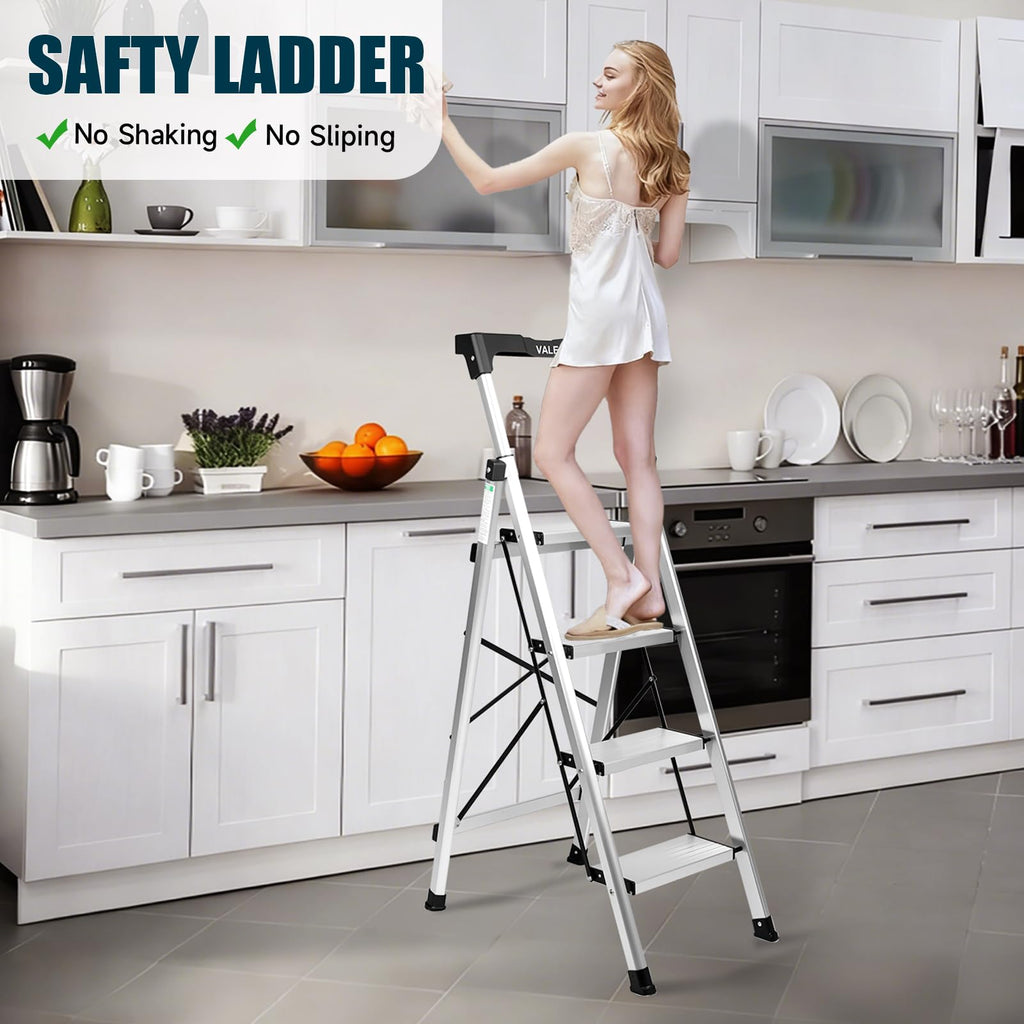 Aluminium 4 Step Ladder with Retractable Handgrip, 330 lbs Capacity, Silver W562