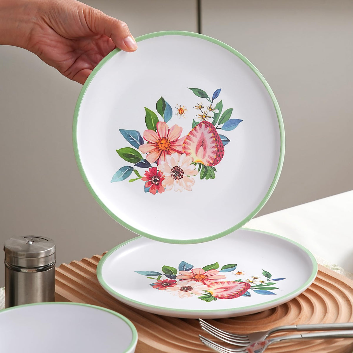 12-Piece Strawberry Melamine Dinnerware Set C56364